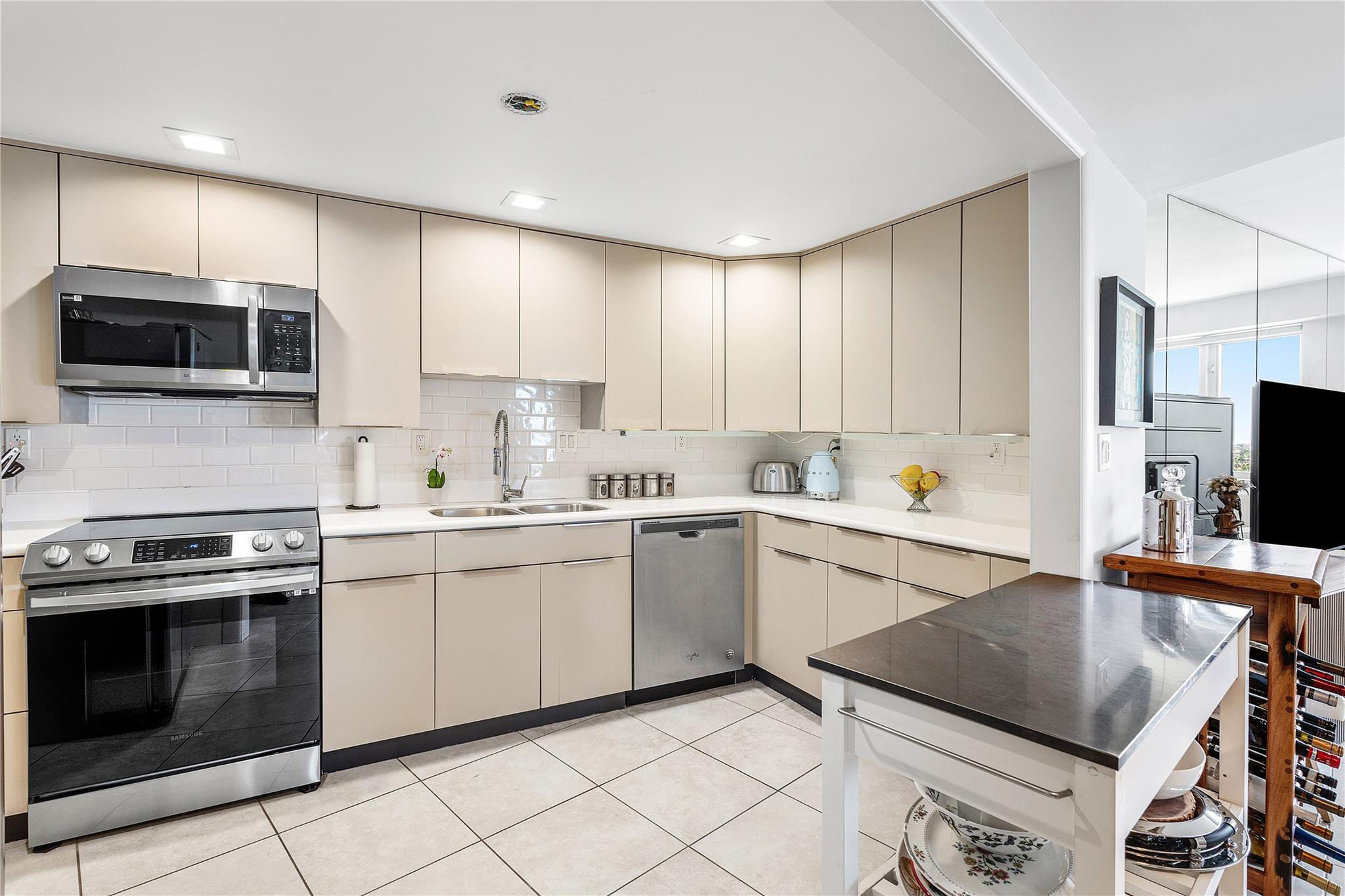 3000 Holiday #1605 Fort Lauderdale, FL 33316