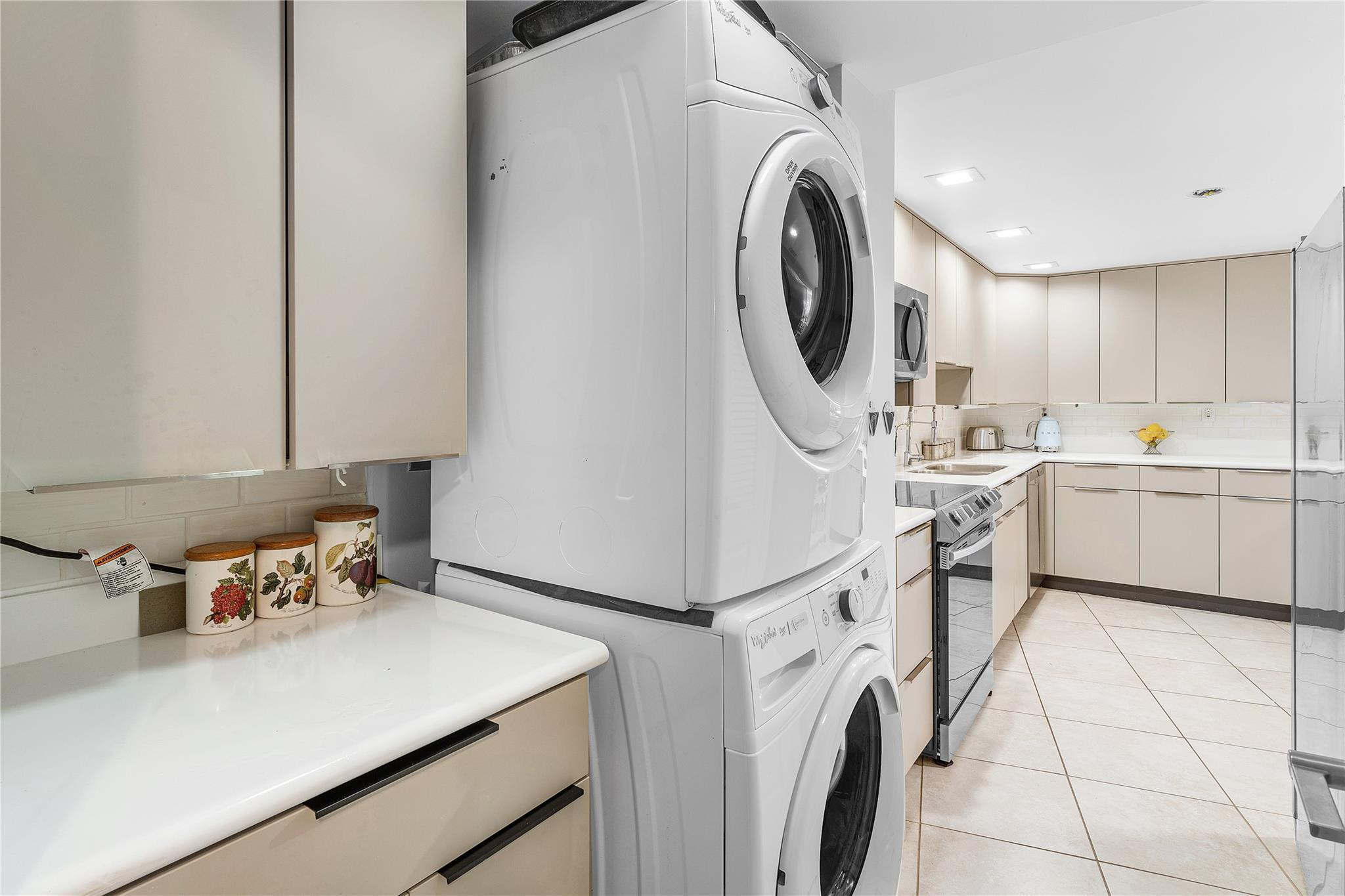 3000 Holiday #1605 Fort Lauderdale, FL 33316