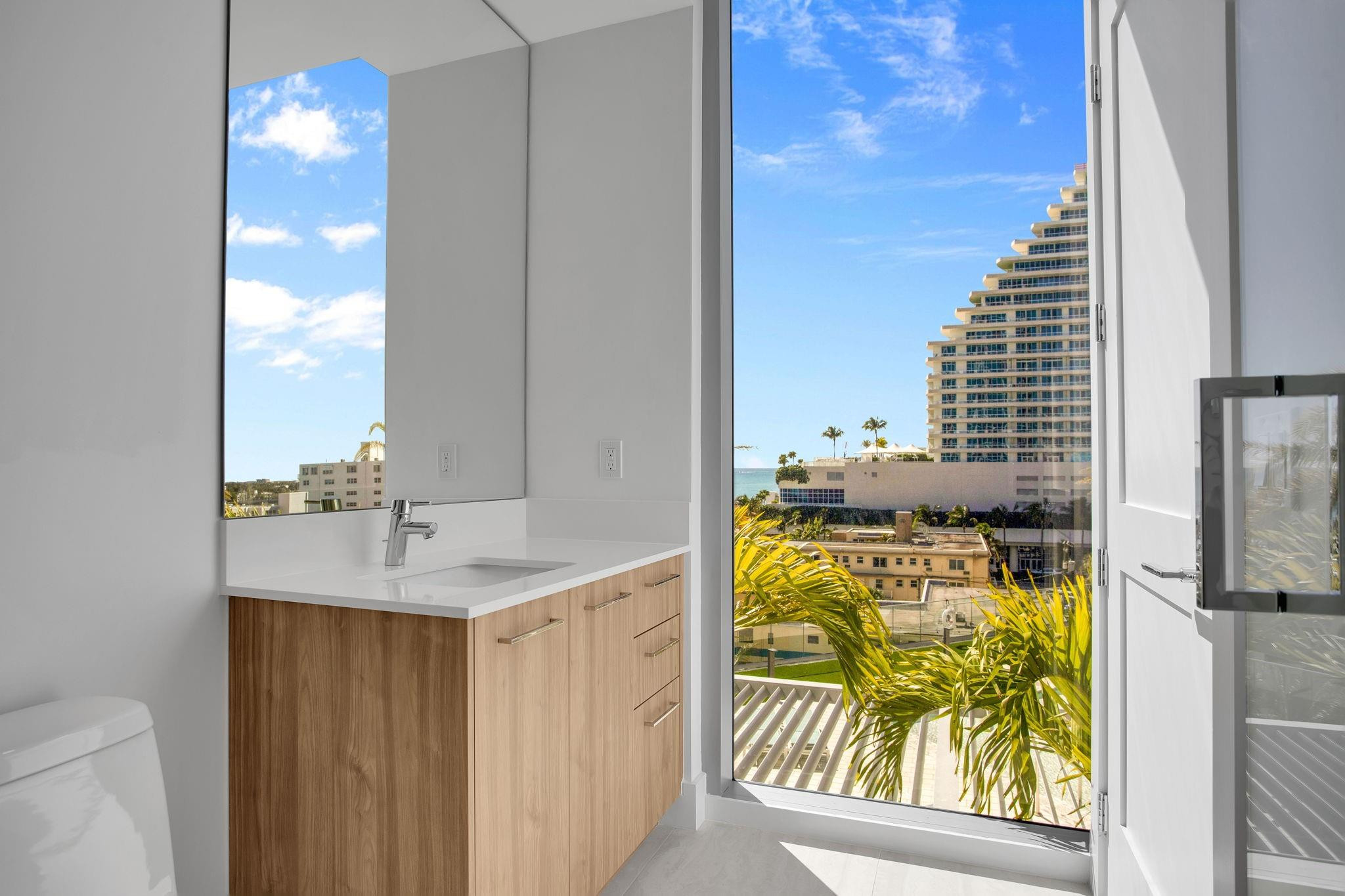 151 N Seabreeze #501-E Fort Lauderdale, FL 33304