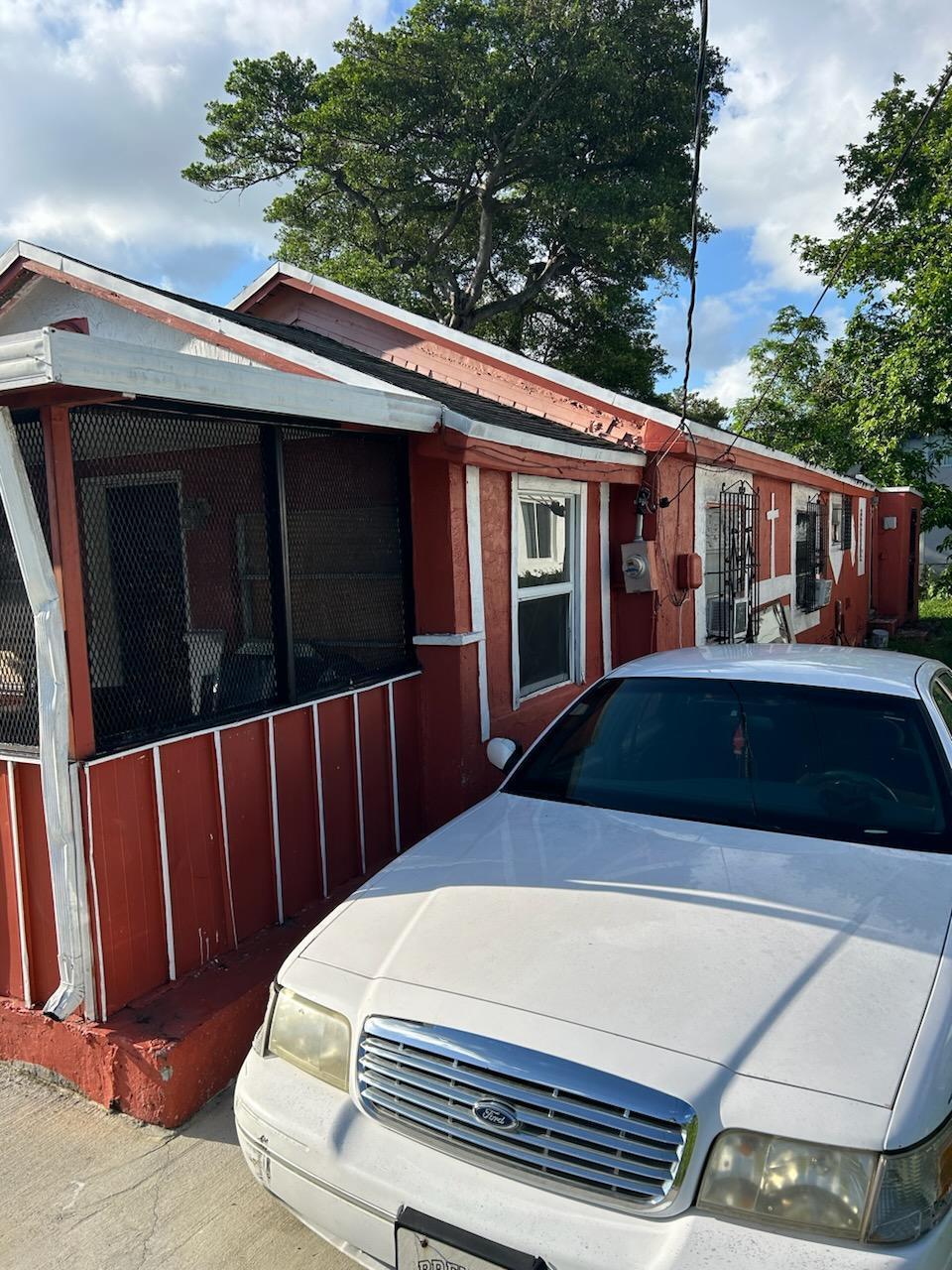 1220 NW 71st St Miami, FL 33147