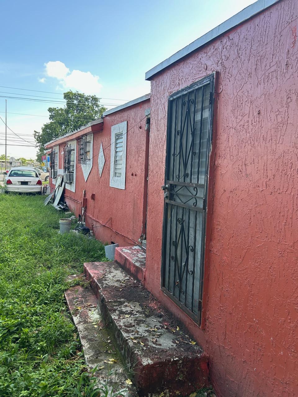 1220 NW 71st St Miami, FL 33147