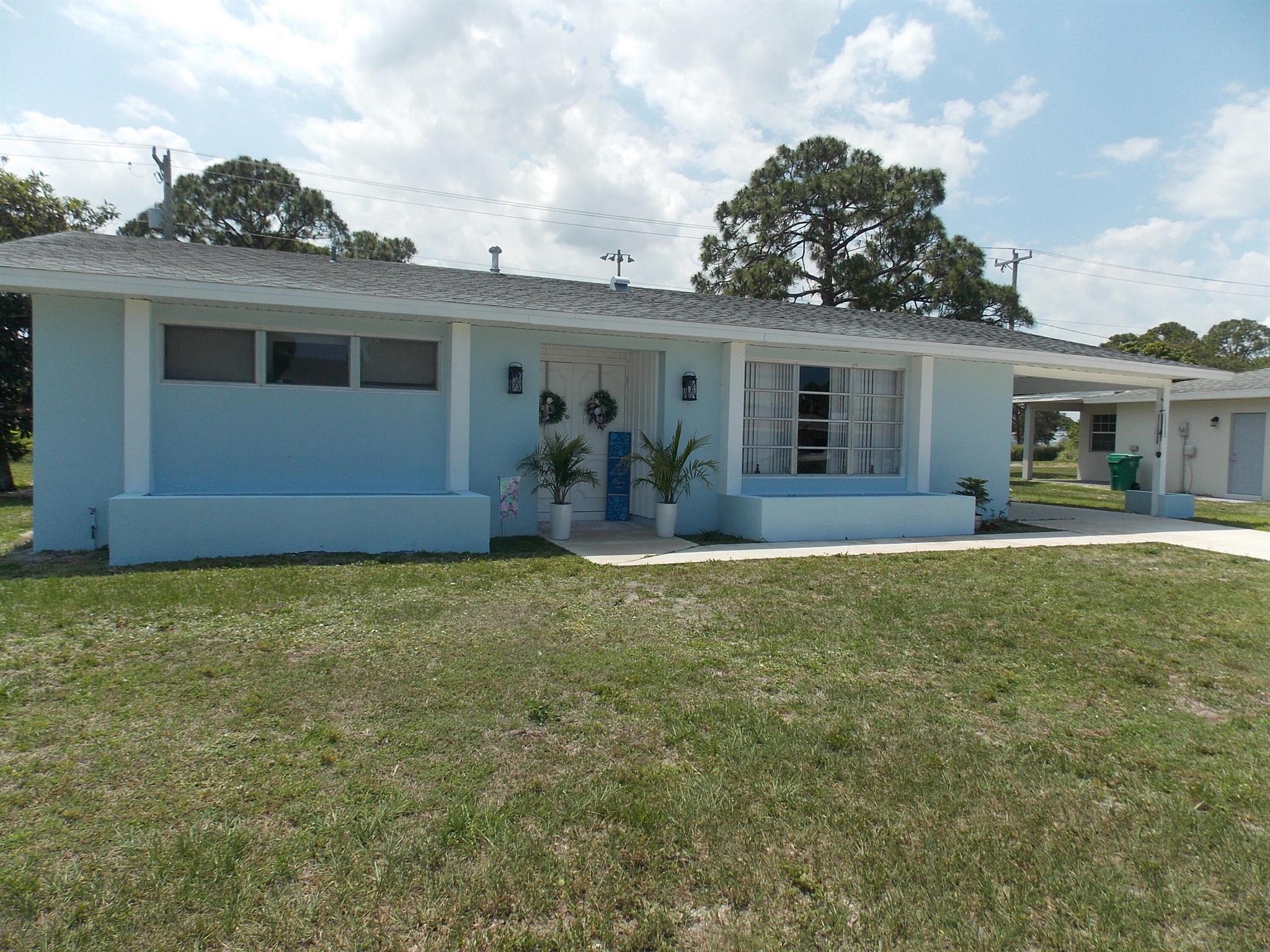 114 NW Airoso Blvd