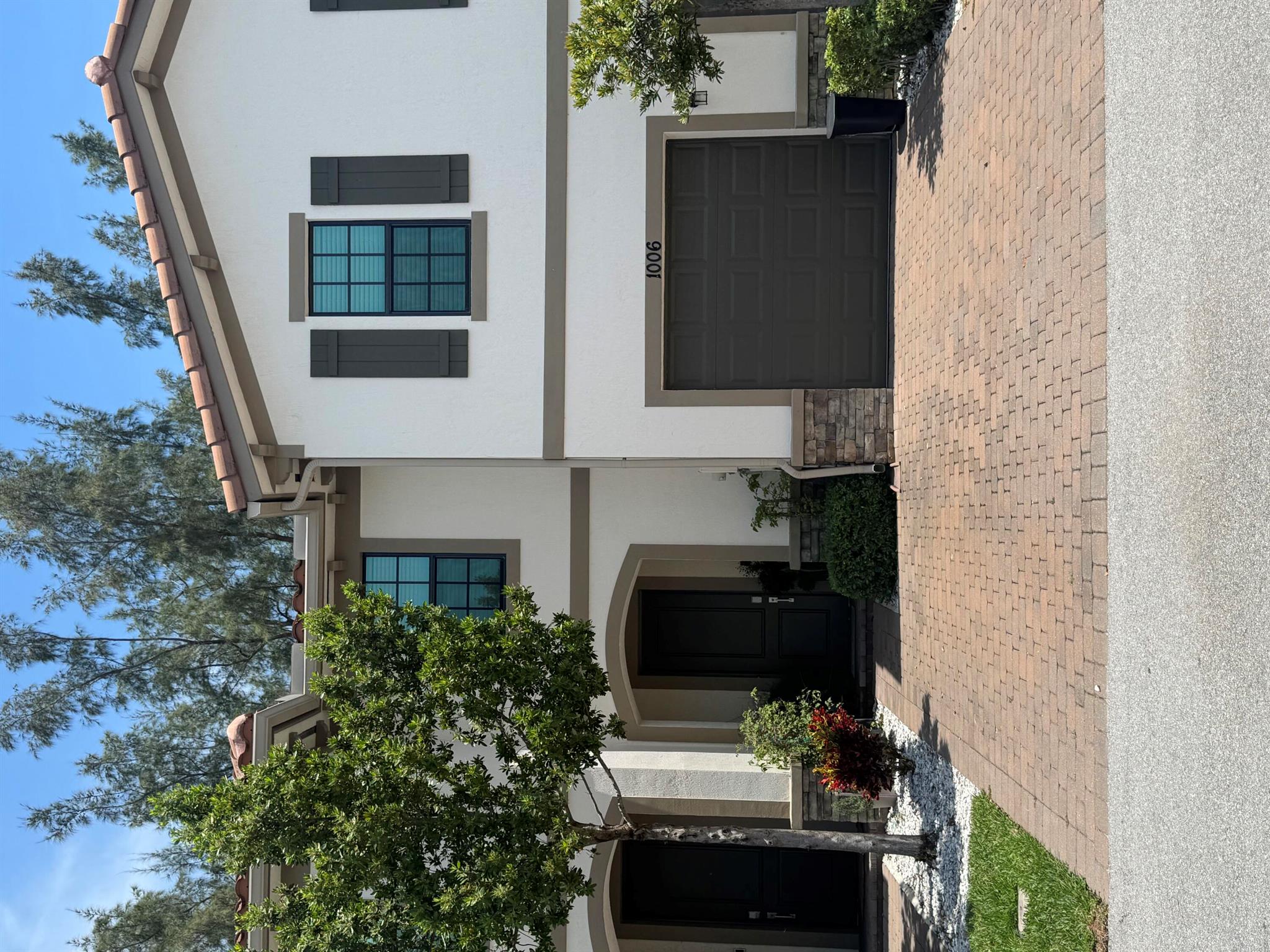 1006 Sweet Briar Ln