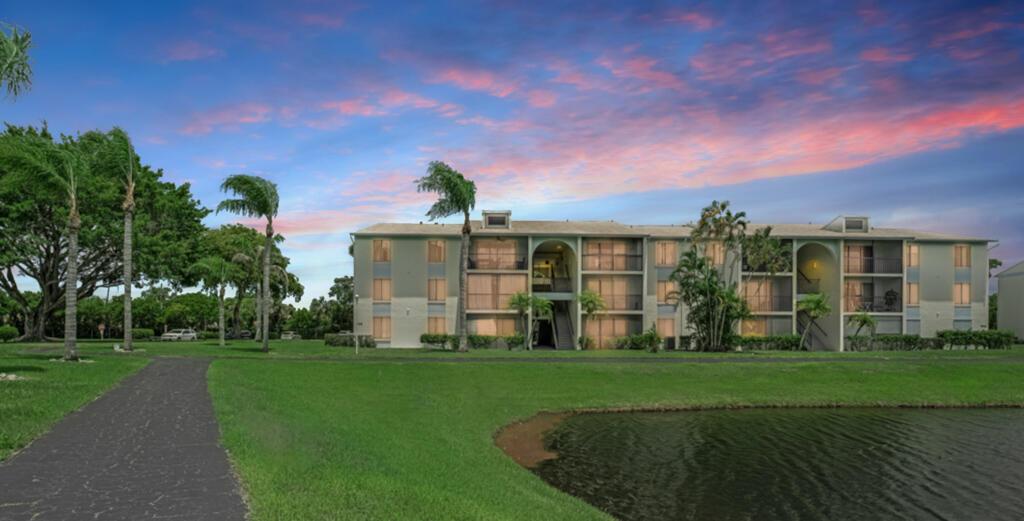 1112 Green Pine Blvd #G3