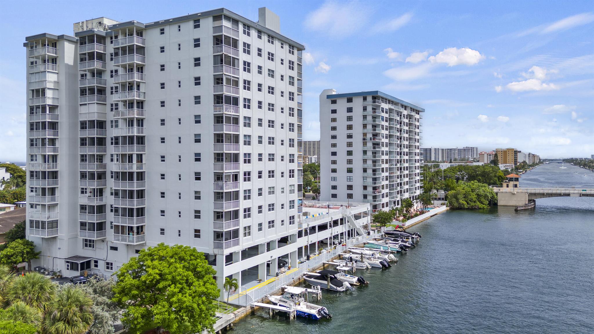 1505 N Riverside Dr #1002