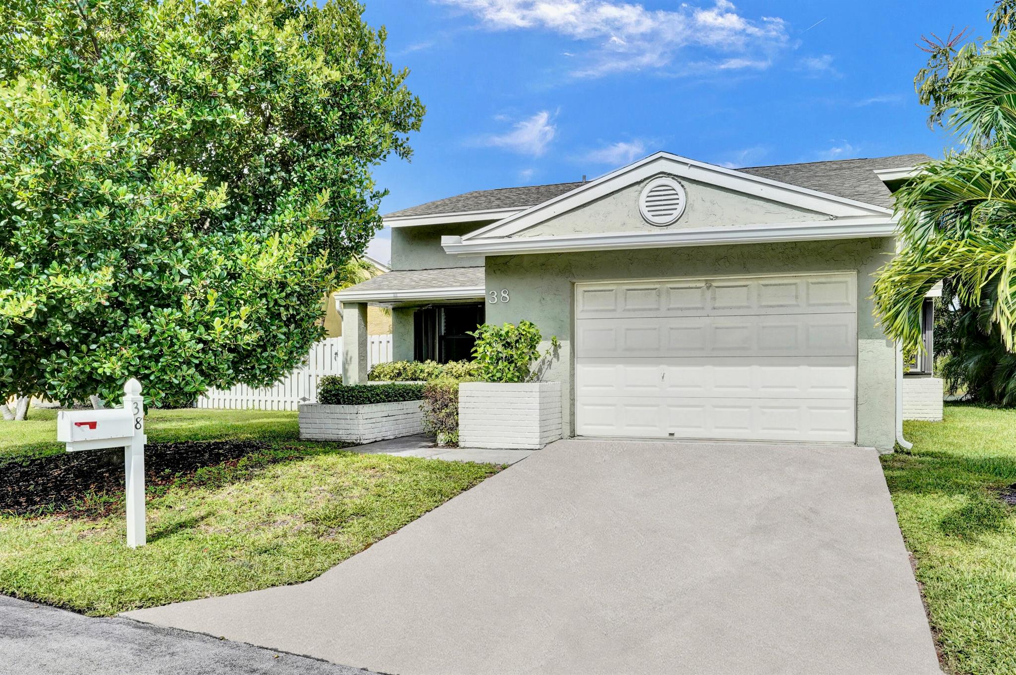 38 Paxford Ln