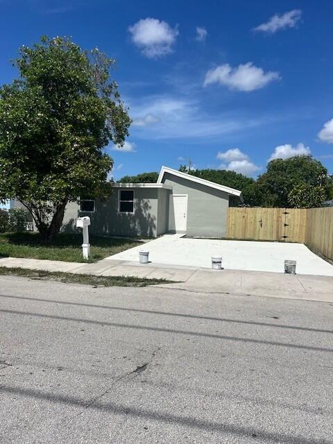 310 NW 4th Ave