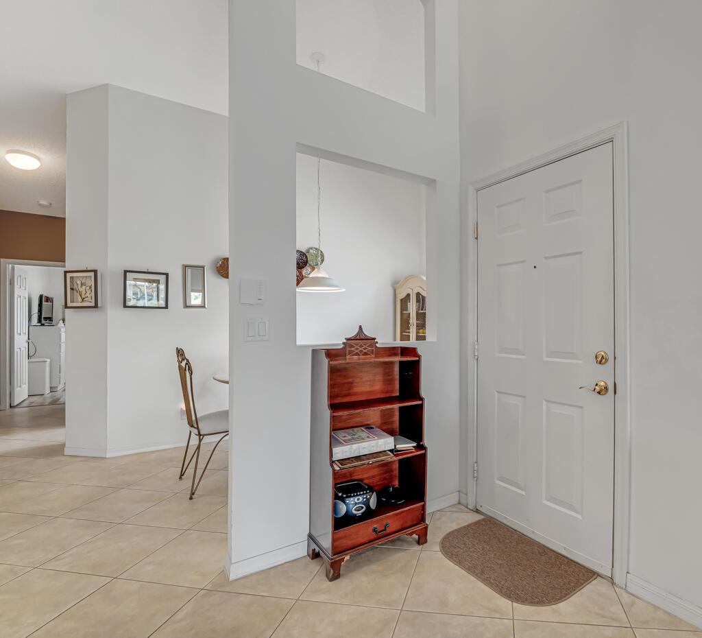 8560 Logia Cir