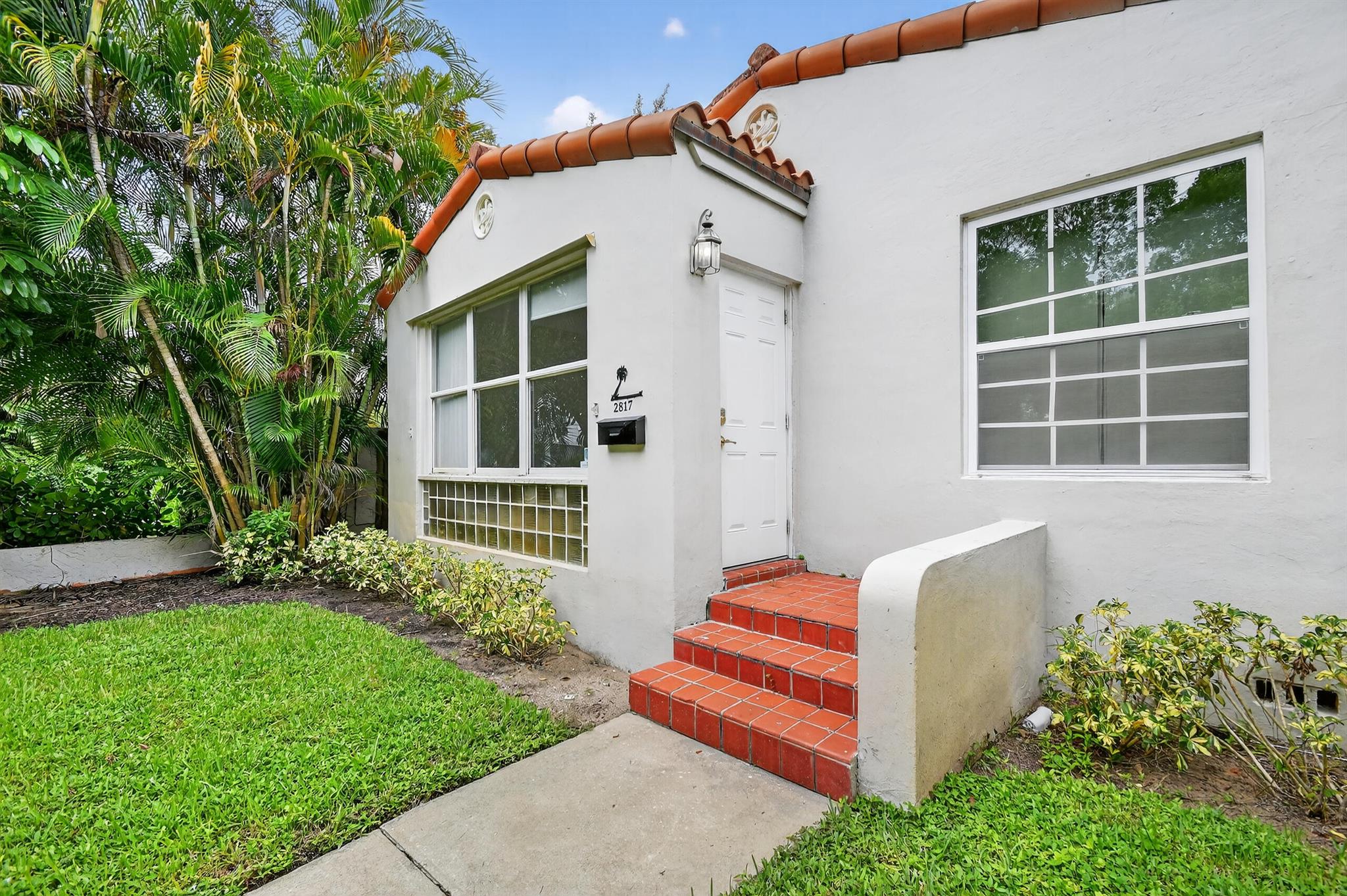 2817 Poinsettia Ave