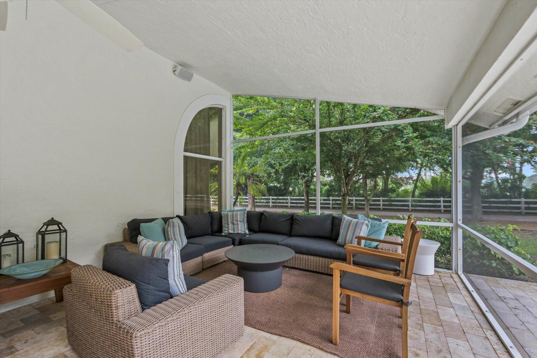 2439 Appaloosa Trl Wellington, FL 33414