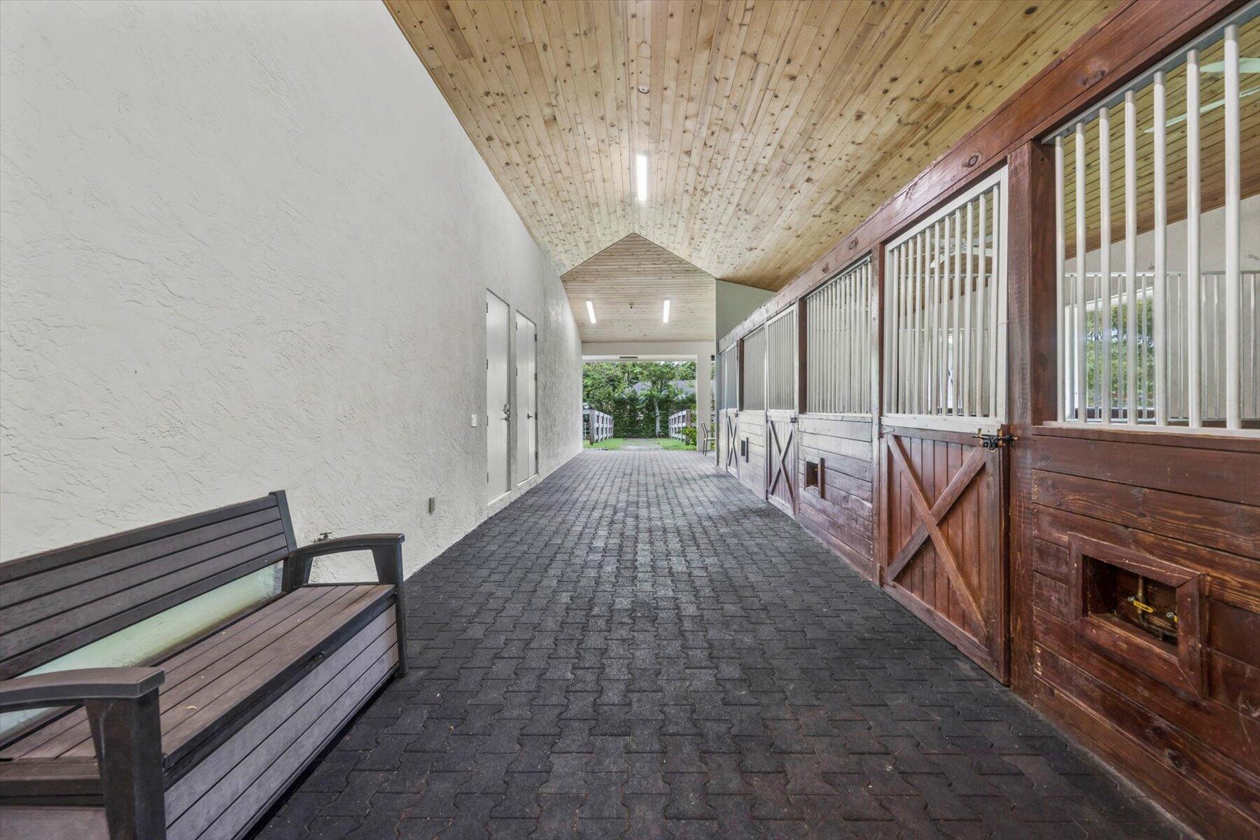 2439 Appaloosa Trl Wellington, FL 33414