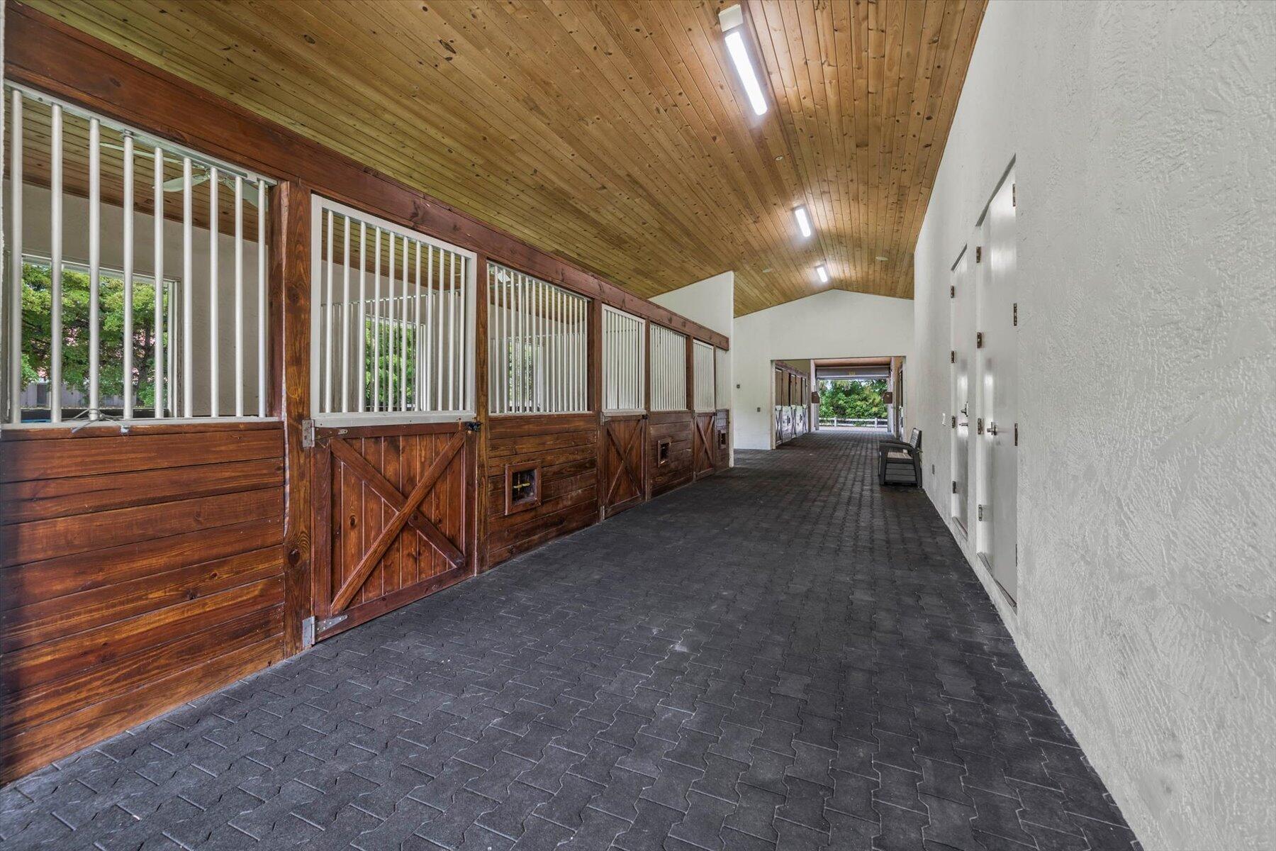 2439 Appaloosa Trl Wellington, FL 33414