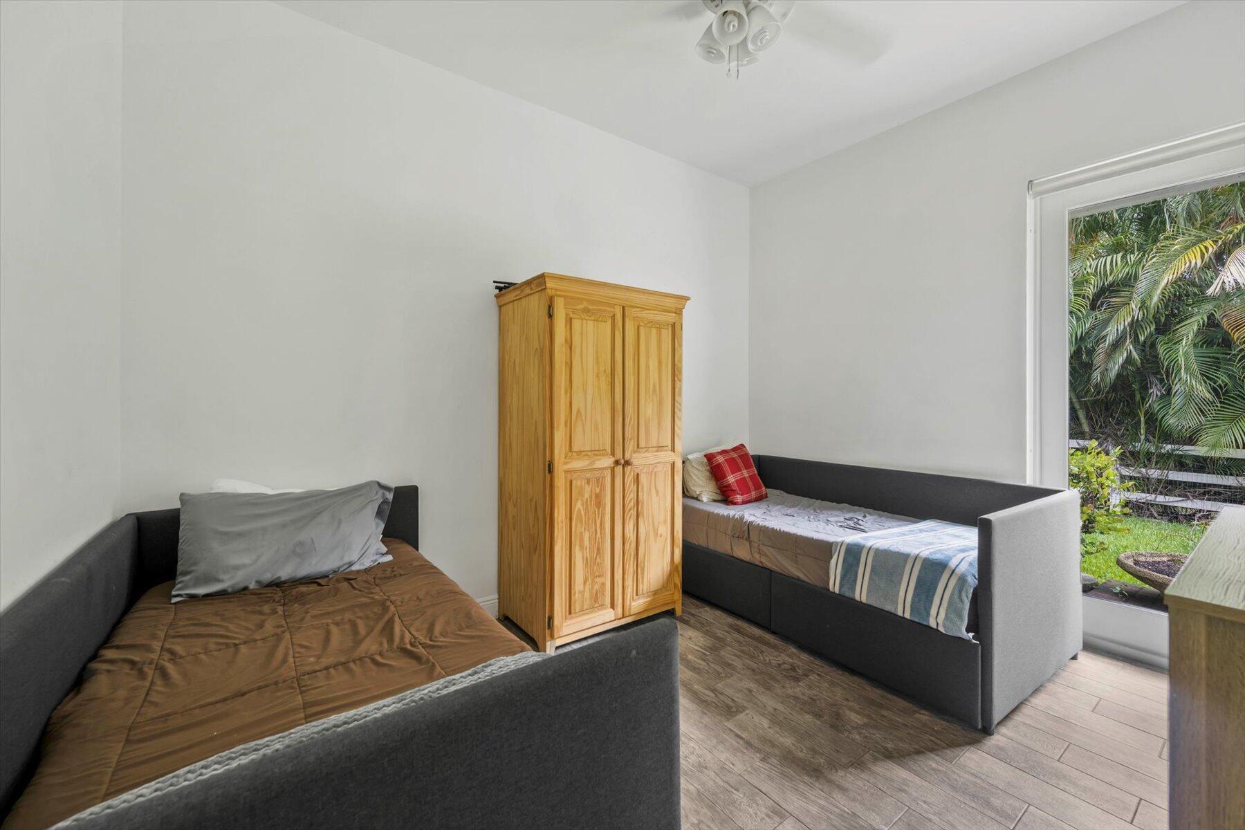 2439 Appaloosa Trl Wellington, FL 33414