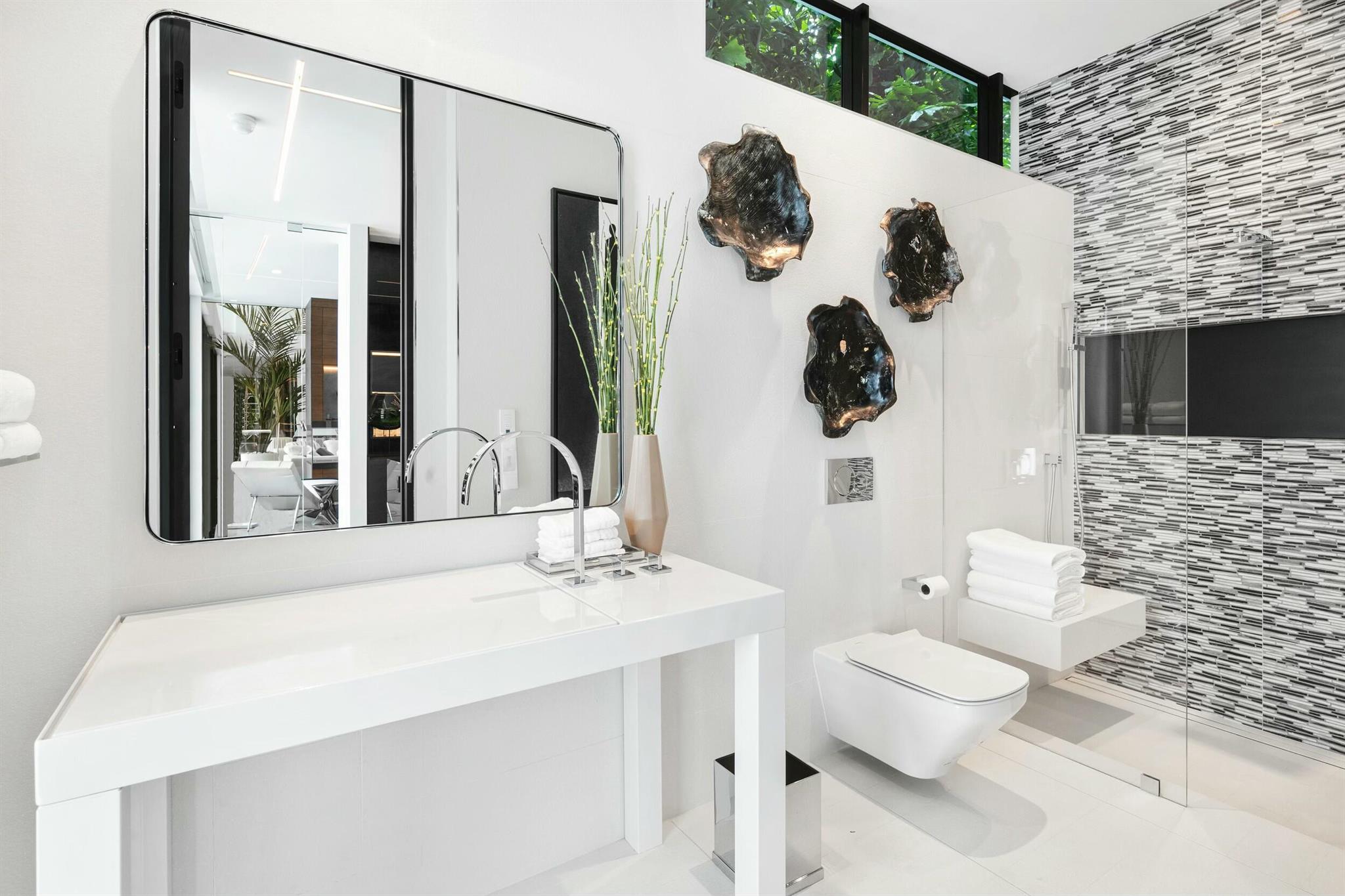 2633 Spanish Riv Rd Boca Raton, FL 33432