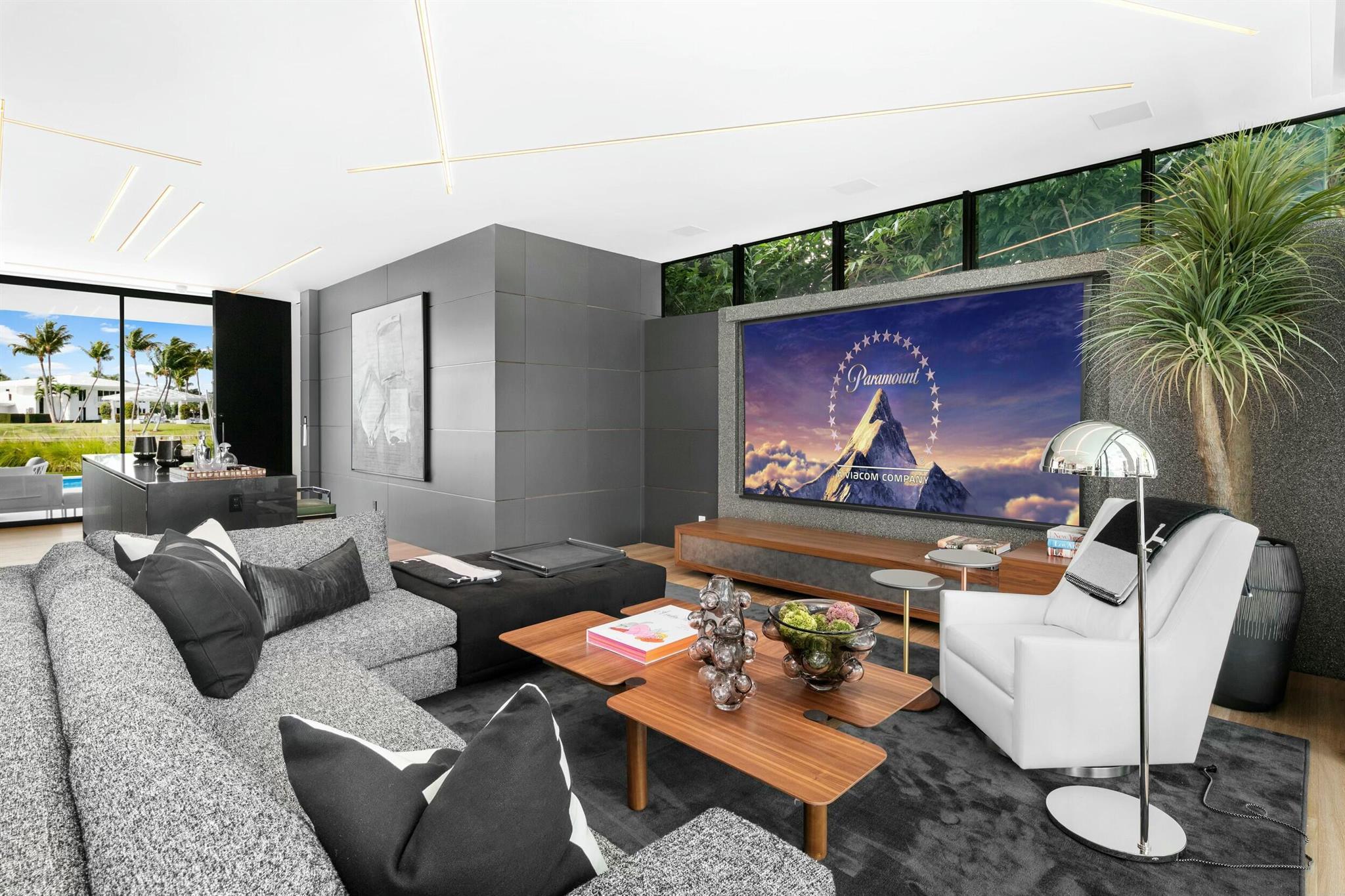 2633 Spanish Riv Rd Boca Raton, FL 33432