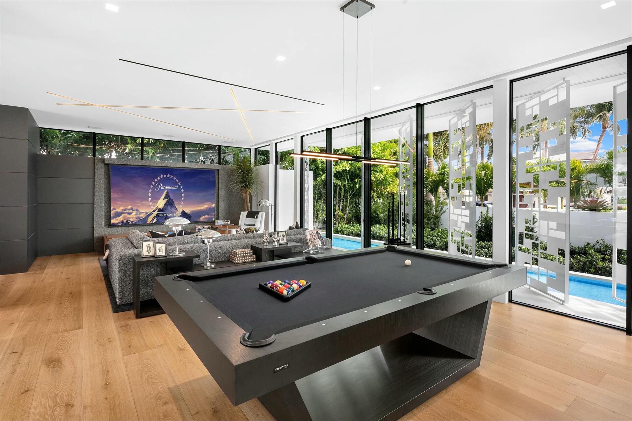 2633 Spanish Riv Rd Boca Raton, FL 33432