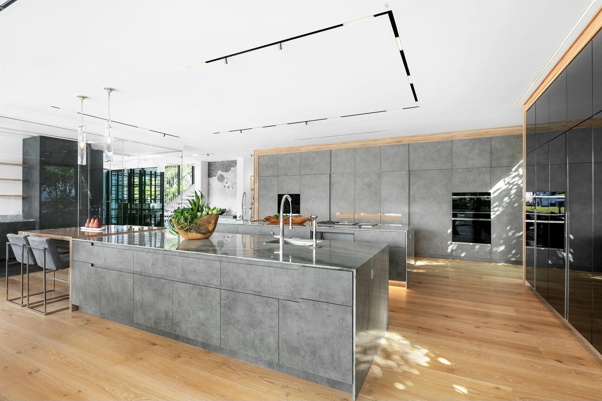 2633 Spanish Riv Rd Boca Raton, FL 33432