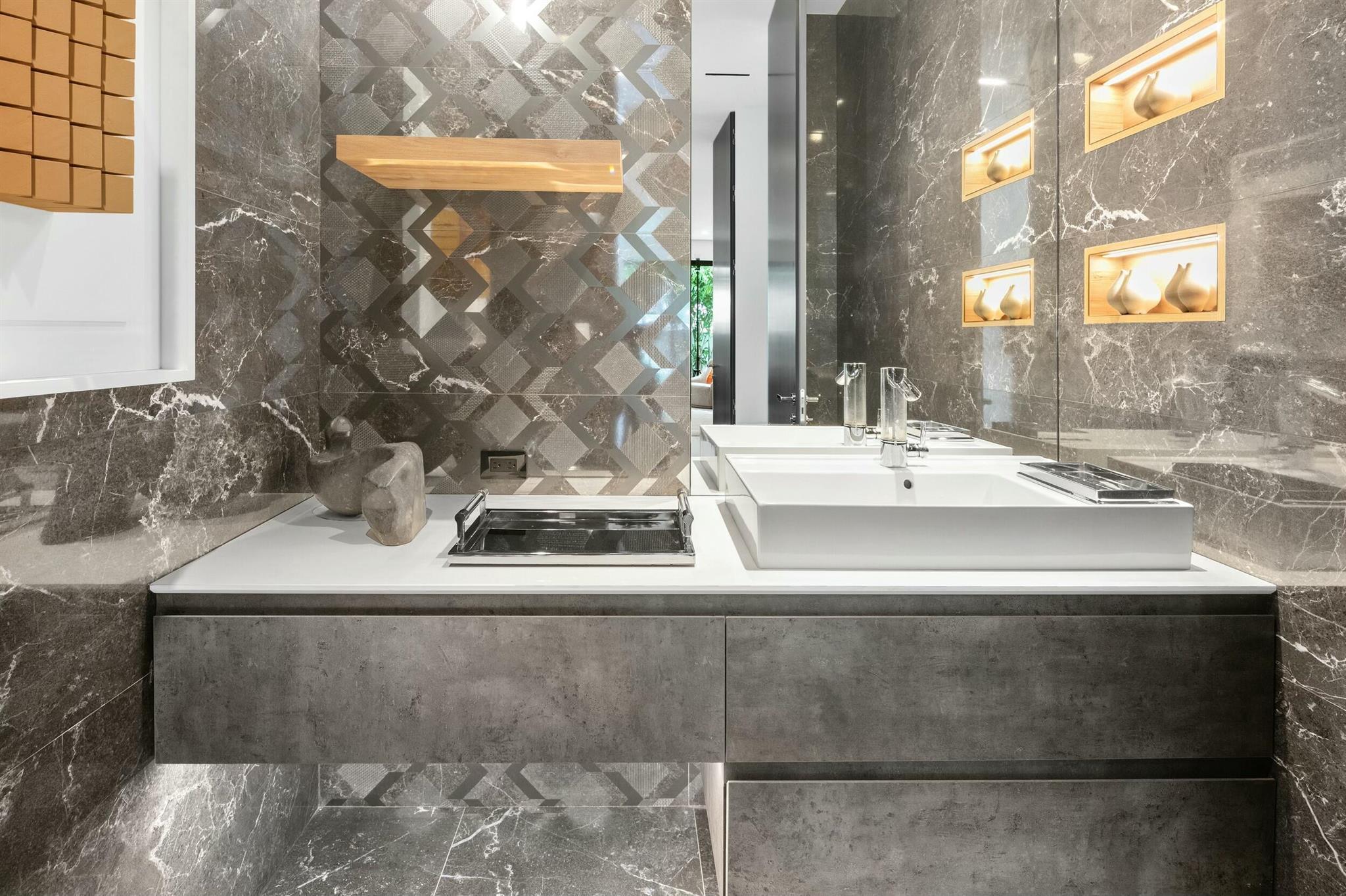 2633 Spanish Riv Rd Boca Raton, FL 33432