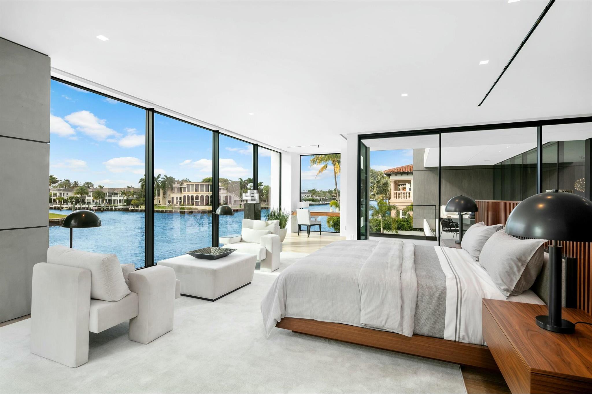 2633 Spanish Riv Rd Boca Raton, FL 33432