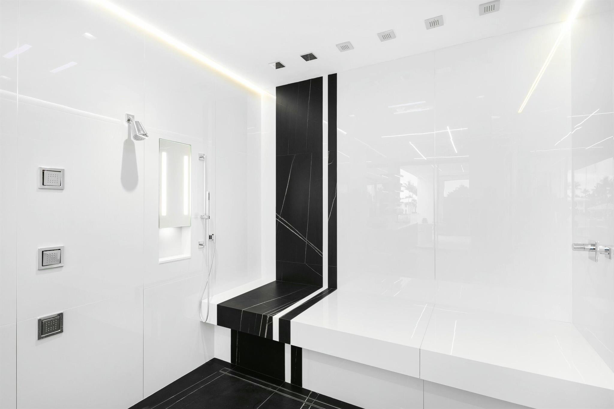 2633 Spanish Riv Rd Boca Raton, FL 33432