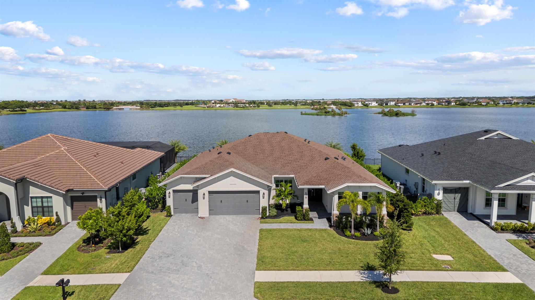 679 Hookline Cir