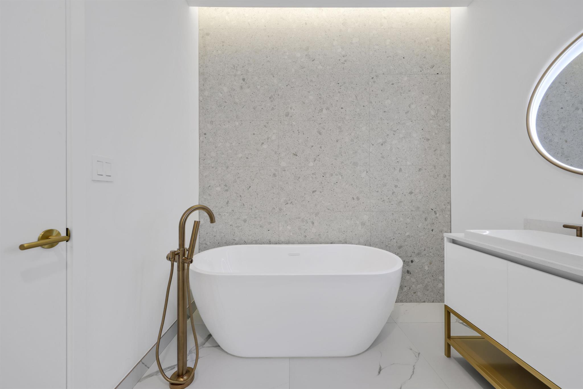 2655 S Bayshore Dr #902 Miami, FL 33133