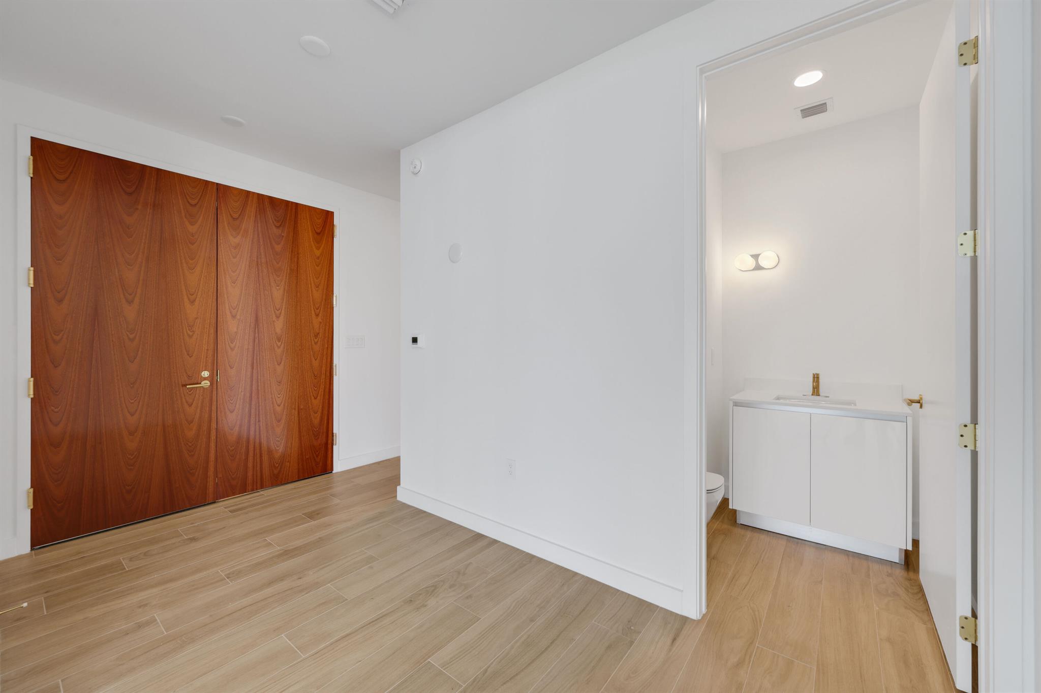 2655 S Bayshore Dr #902 Miami, FL 33133