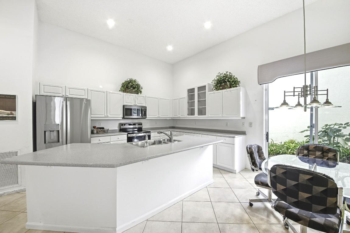 7737 Rockford Rd Boynton Beach, FL 33472