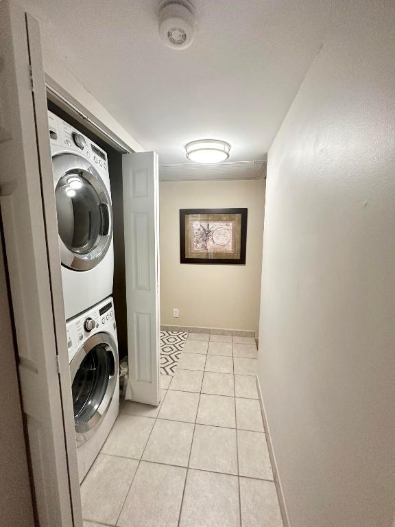 4260 Village #B Delray Beach, FL 33445