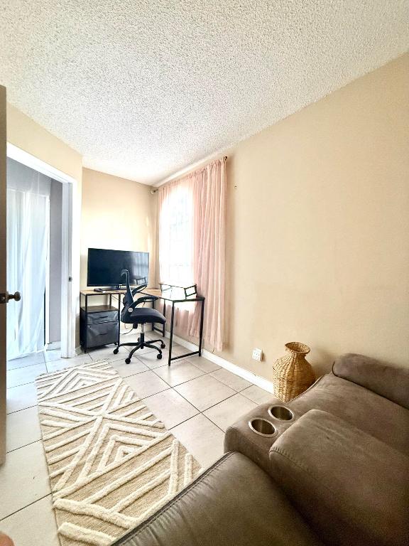 4260 Village #B Delray Beach, FL 33445