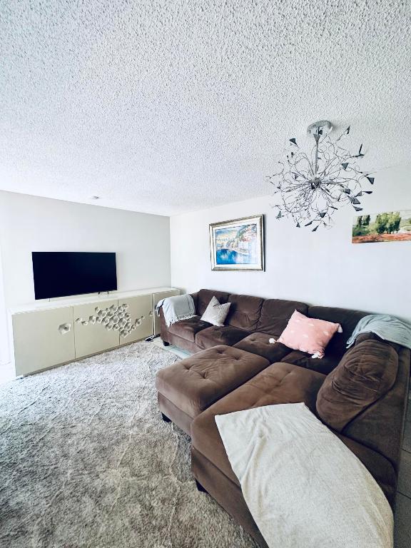 4260 Village #B Delray Beach, FL 33445