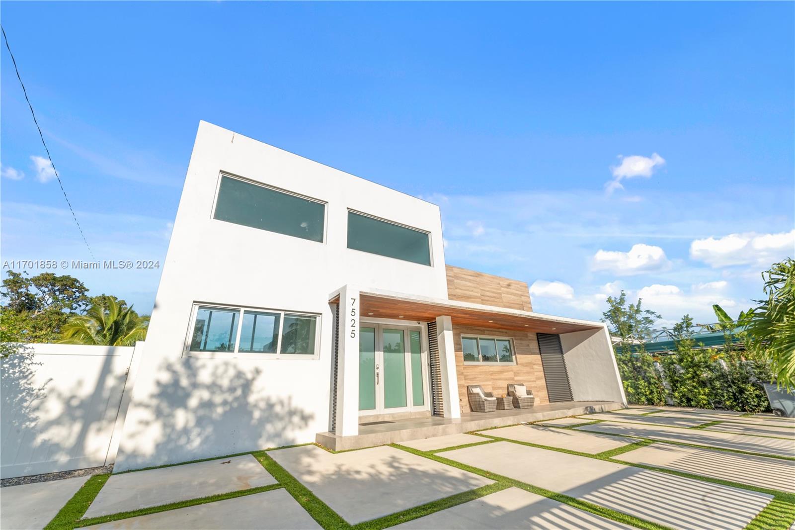 7525 Buccaneer Ave North Bay Village, FL 33141