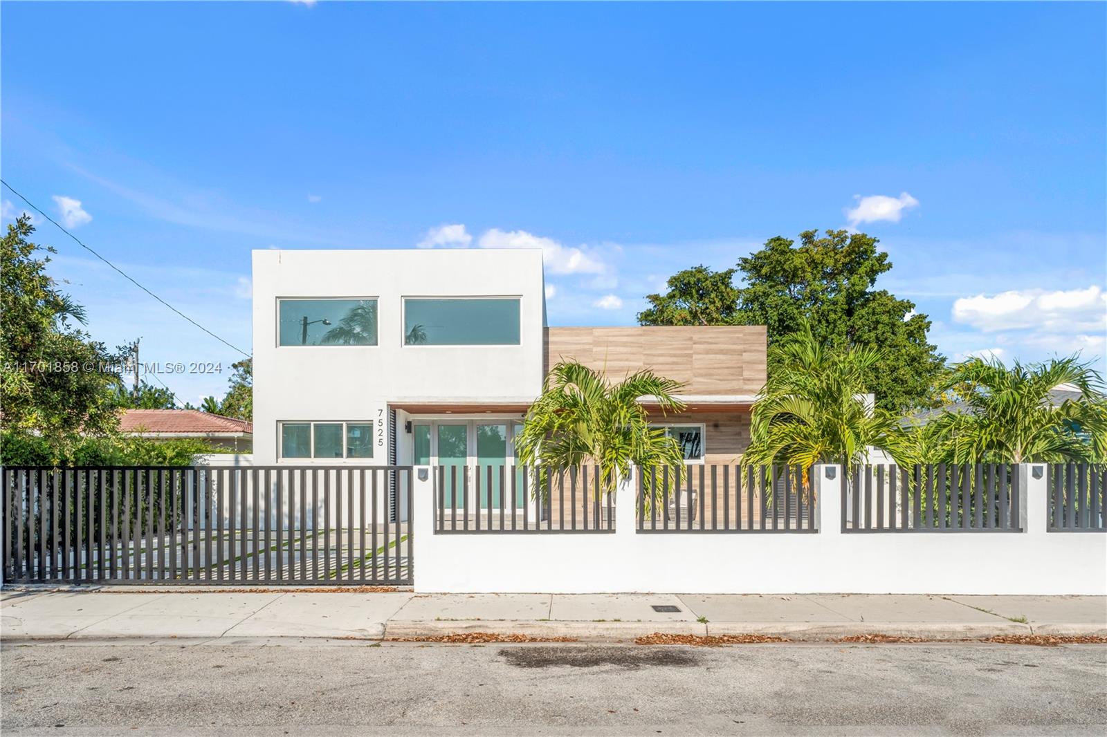 7525 Buccaneer Ave North Bay Village, FL 33141