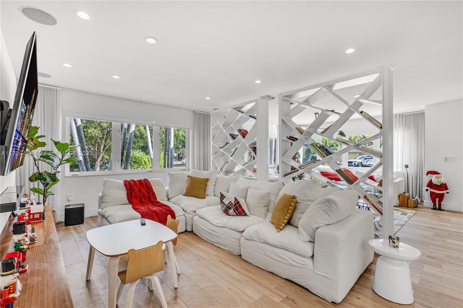 290 E Shore Dr E Miami, FL 33133