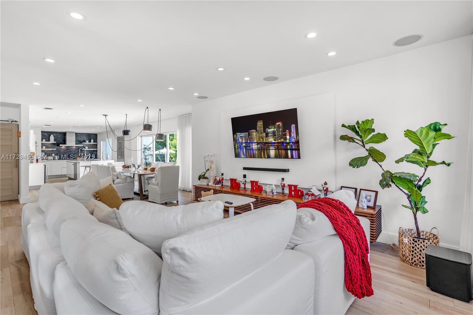 290 E Shore Dr E Miami, FL 33133