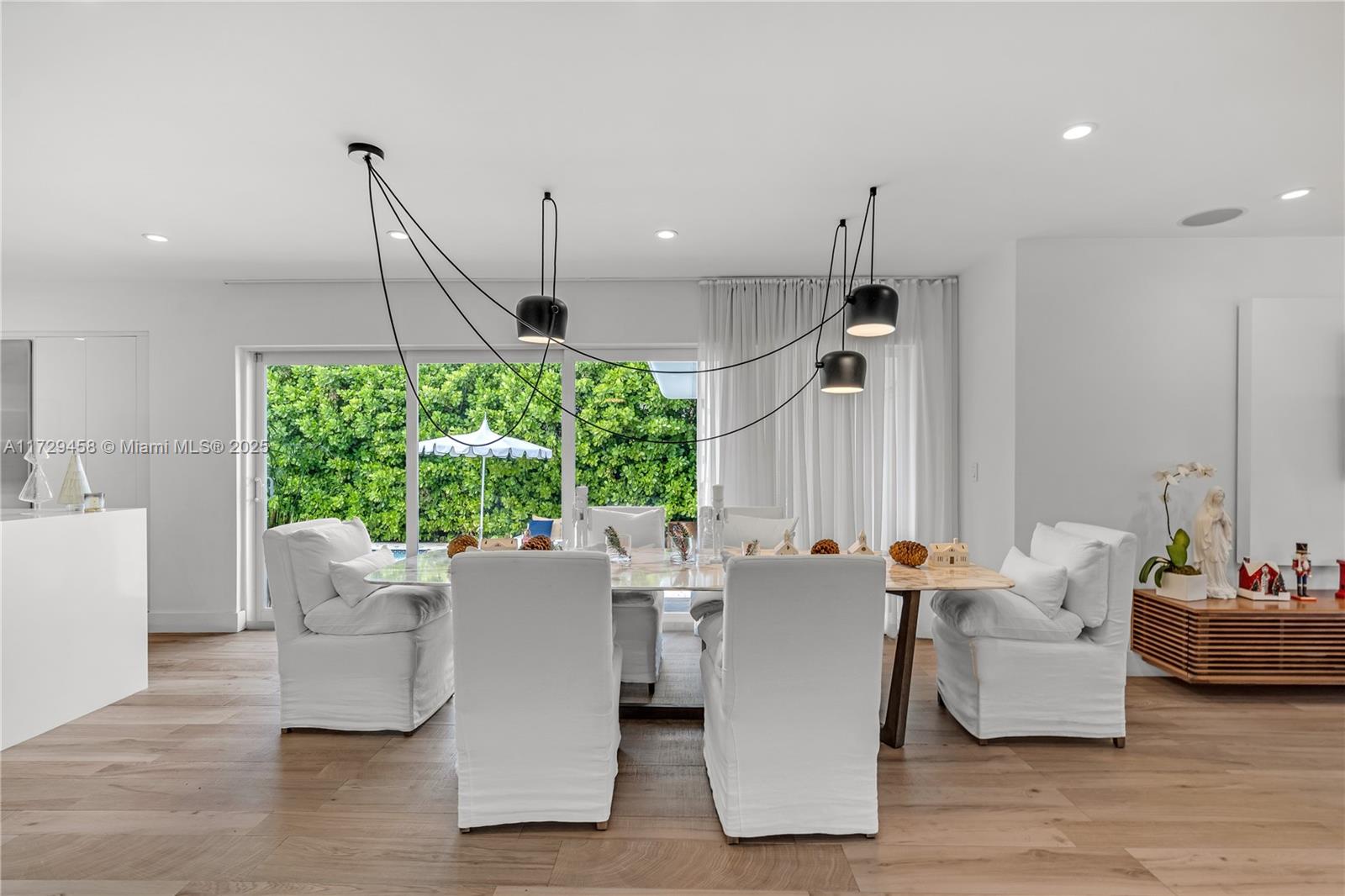 290 E Shore Dr E Miami, FL 33133