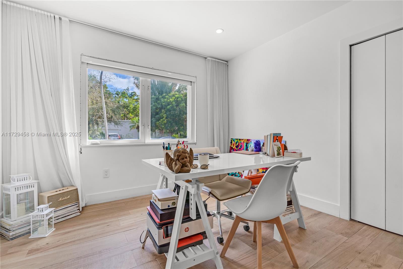 290 E Shore Dr E Miami, FL 33133