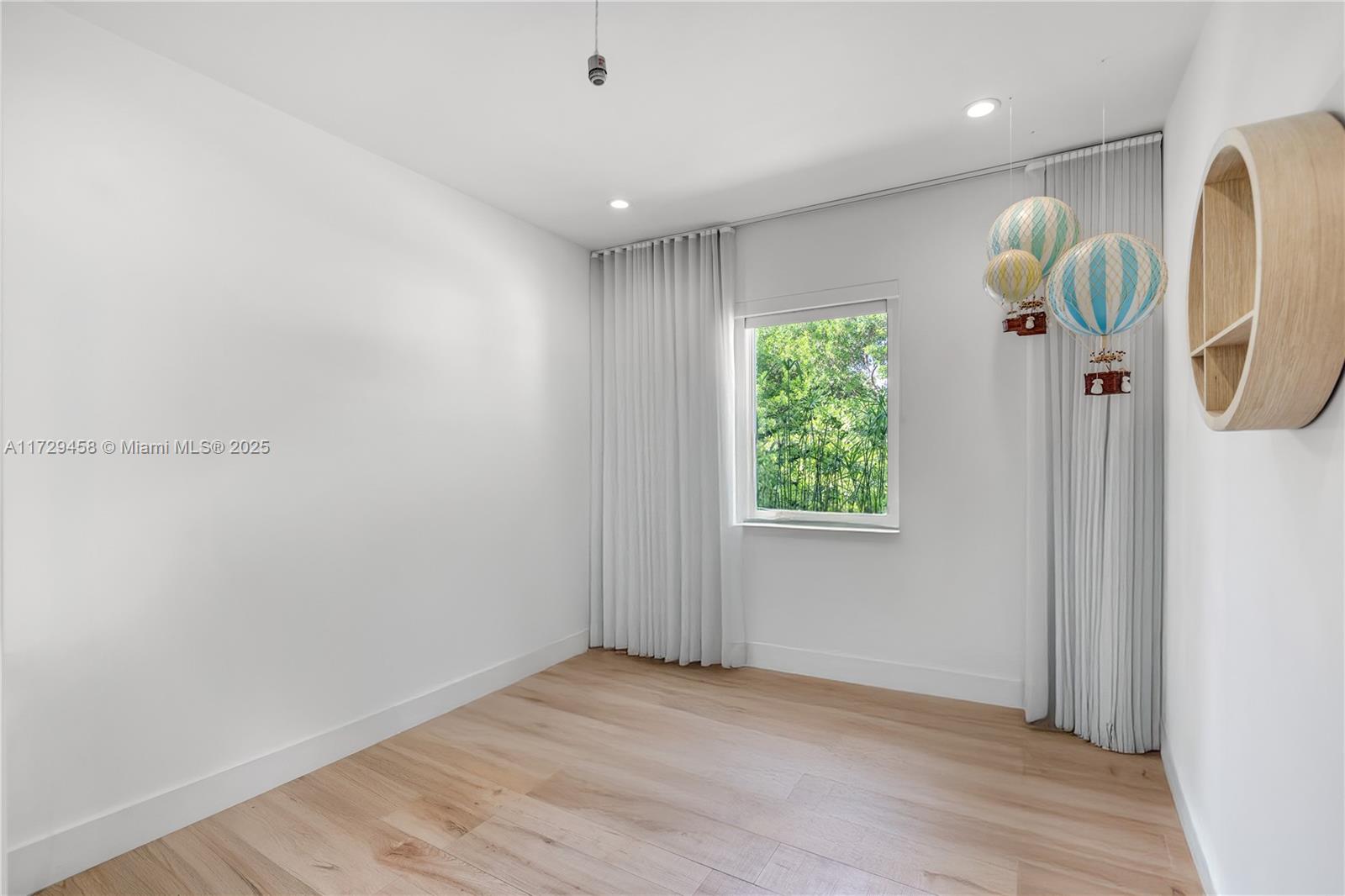 290 E Shore Dr E Miami, FL 33133