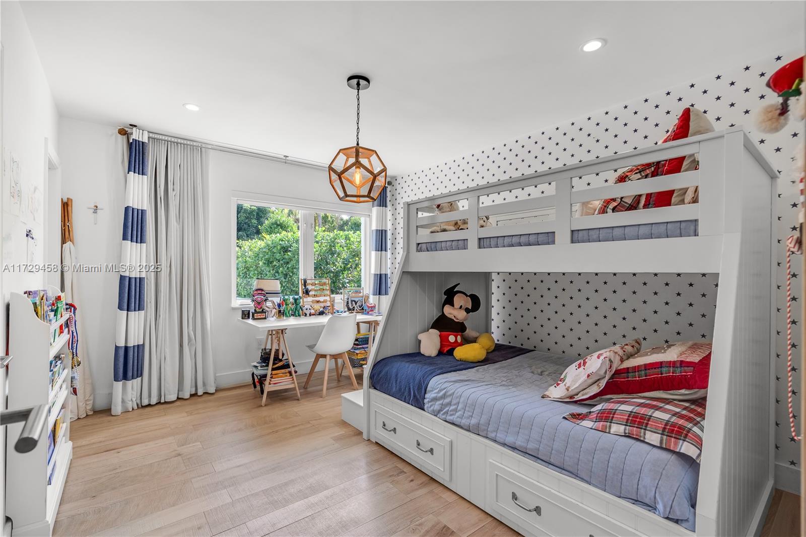 290 E Shore Dr E Miami, FL 33133