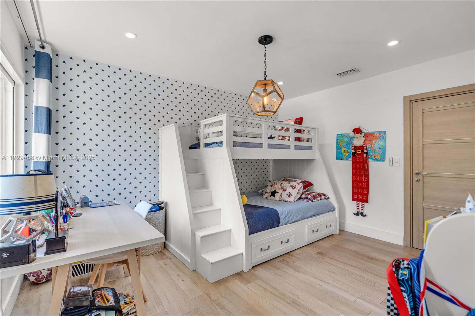 290 E Shore Dr E Miami, FL 33133