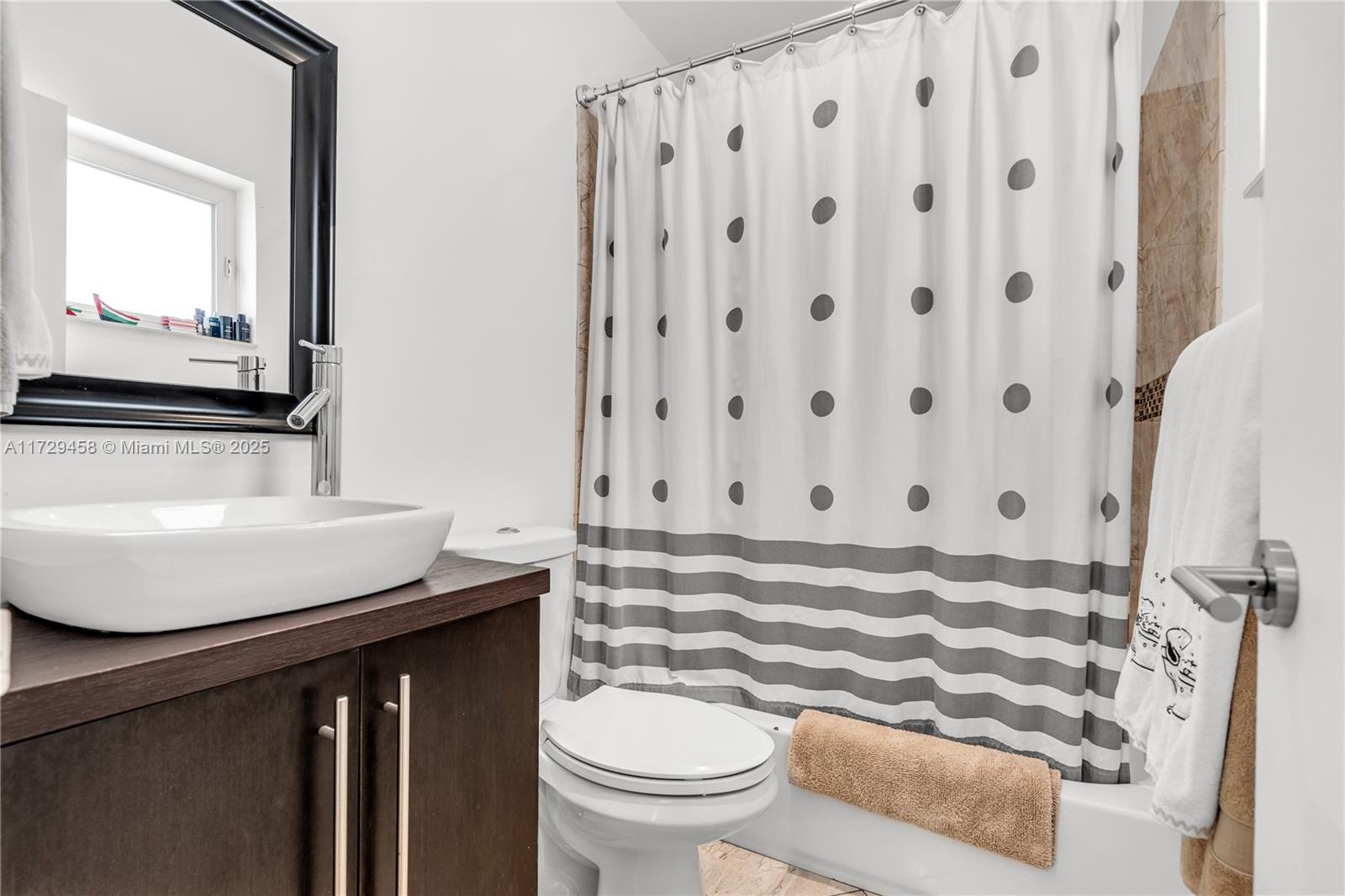 290 E Shore Dr E Miami, FL 33133