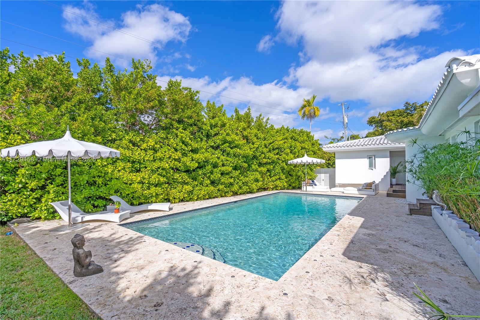 290 E Shore Dr E Miami, FL 33133