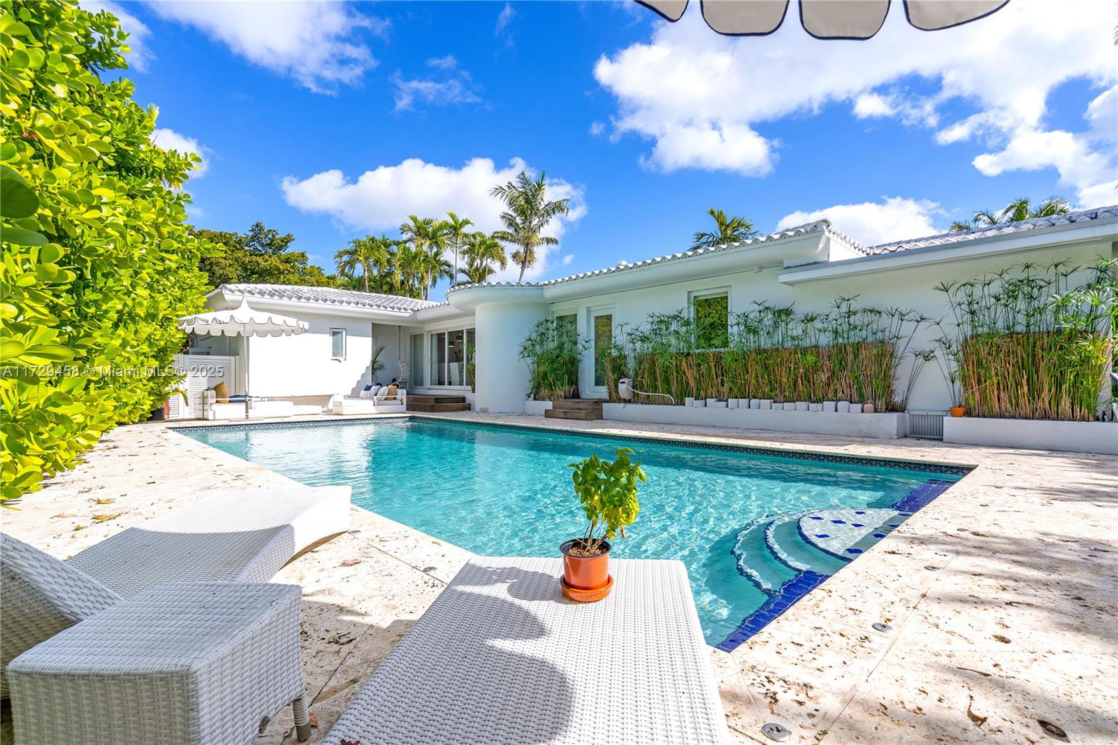 290 E Shore Dr E Miami, FL 33133