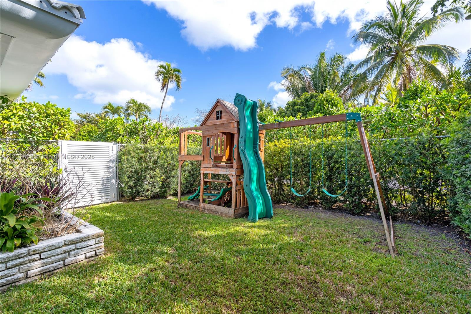 290 E Shore Dr E Miami, FL 33133