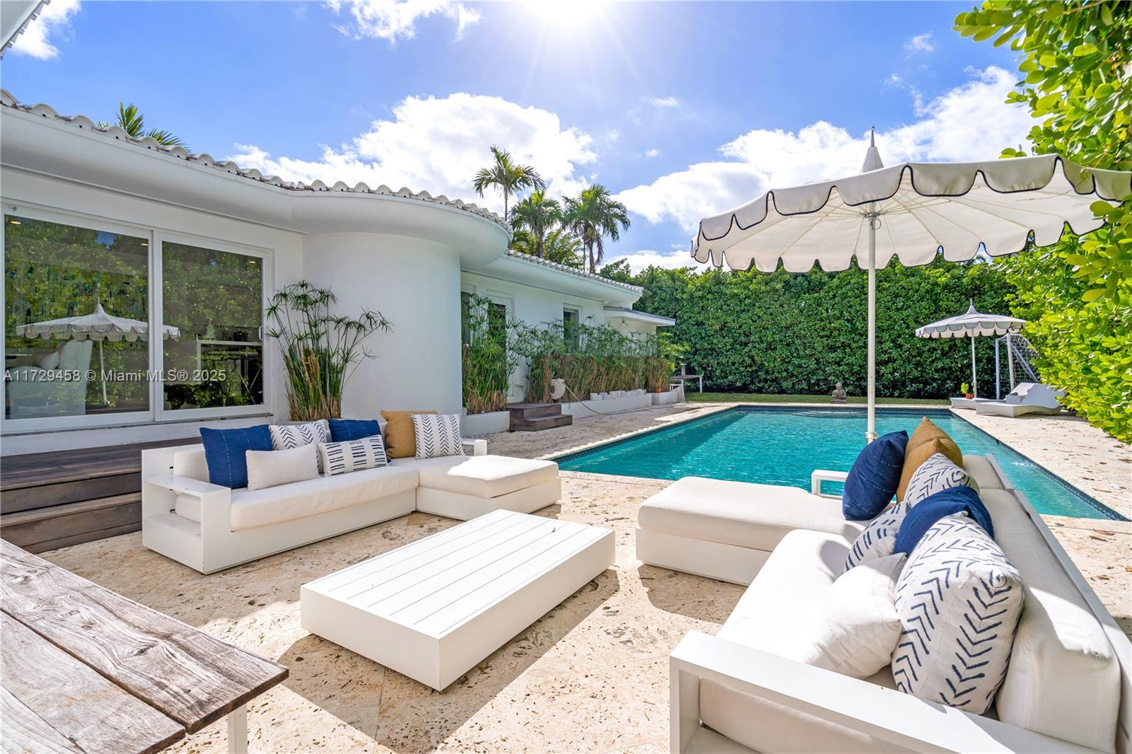 290 E Shore Dr E Miami, FL 33133