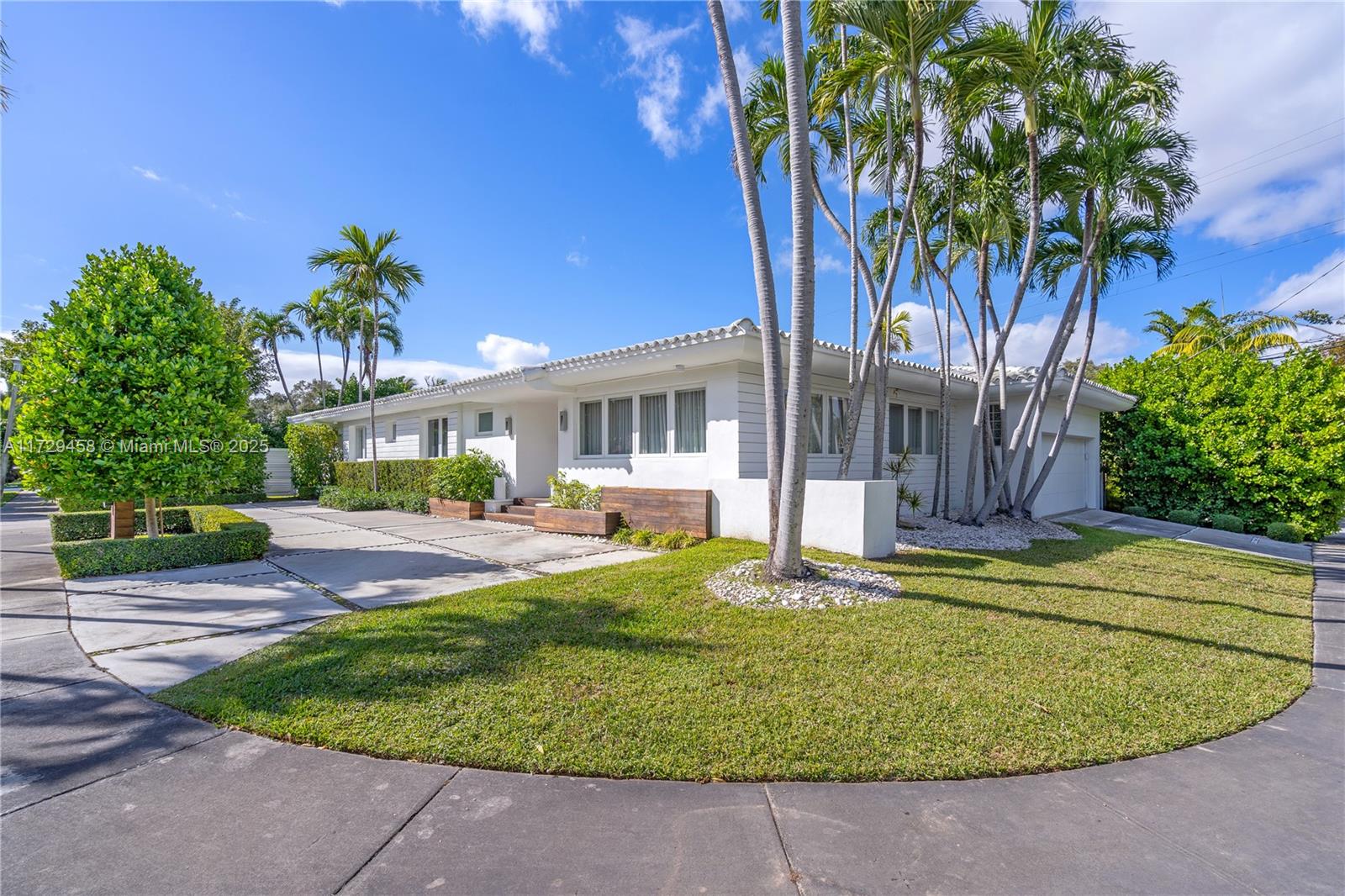 290 E Shore Dr E Miami, FL 33133