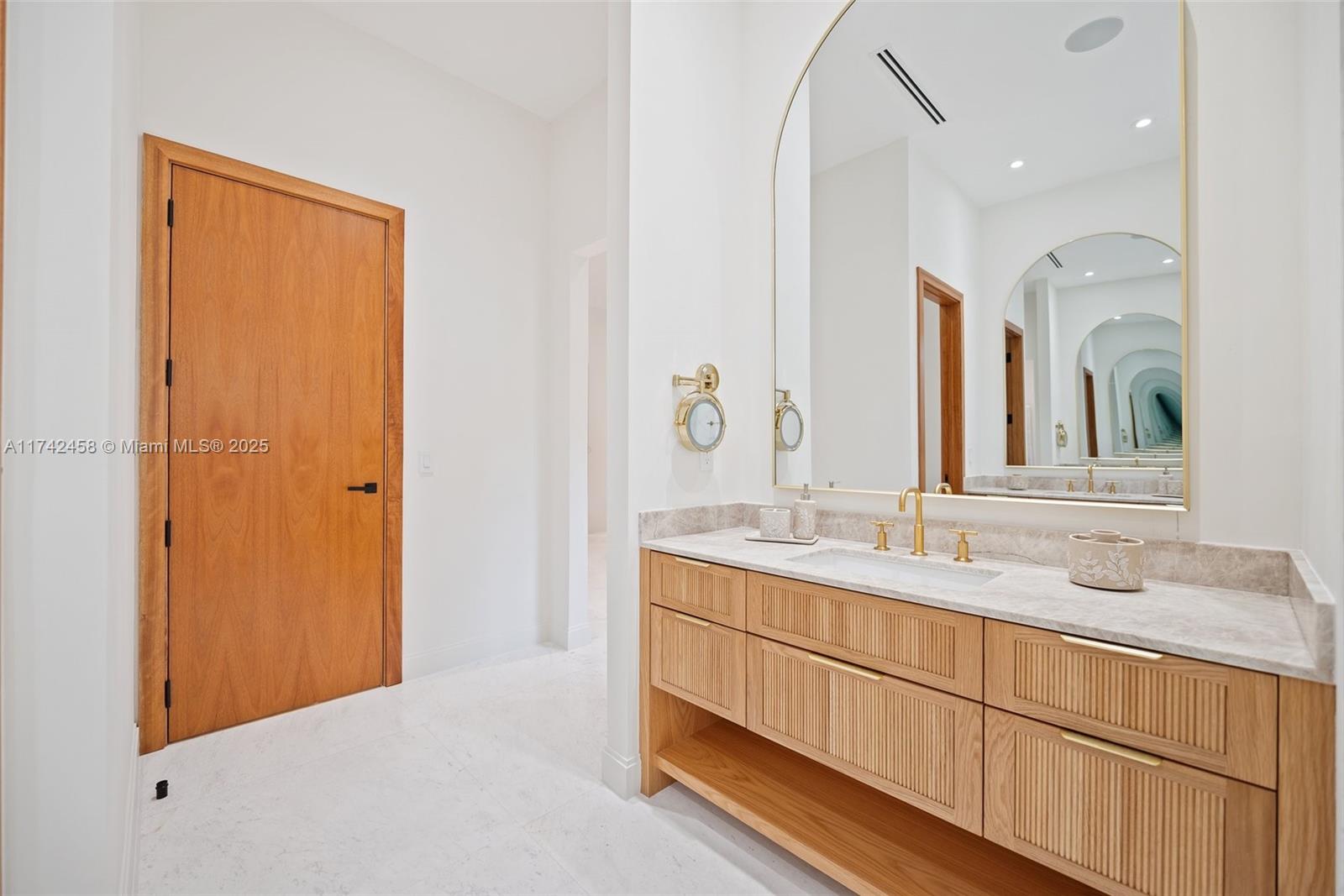 7775 SW 72nd Ave Miami, FL 33143