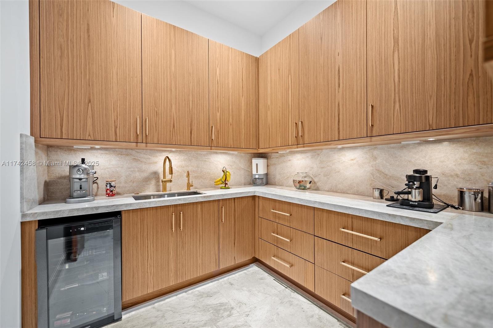 7775 SW 72nd Ave Miami, FL 33143