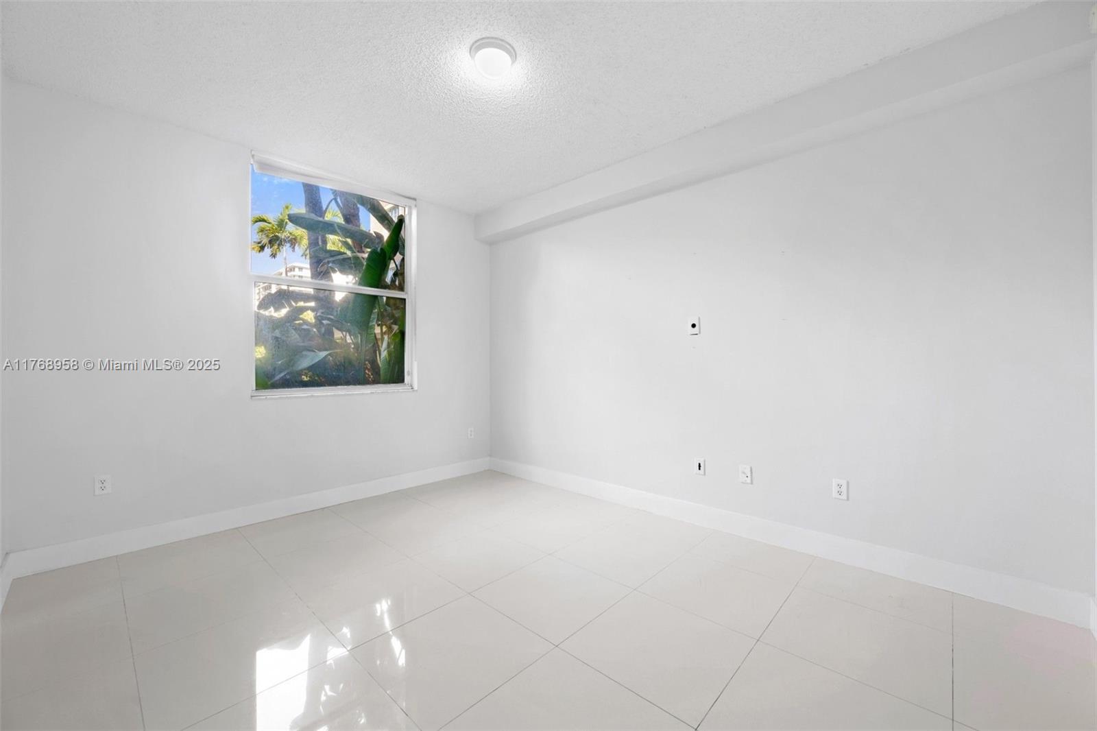 1900 Van Buren St #106B,Hollywood, FL 33020