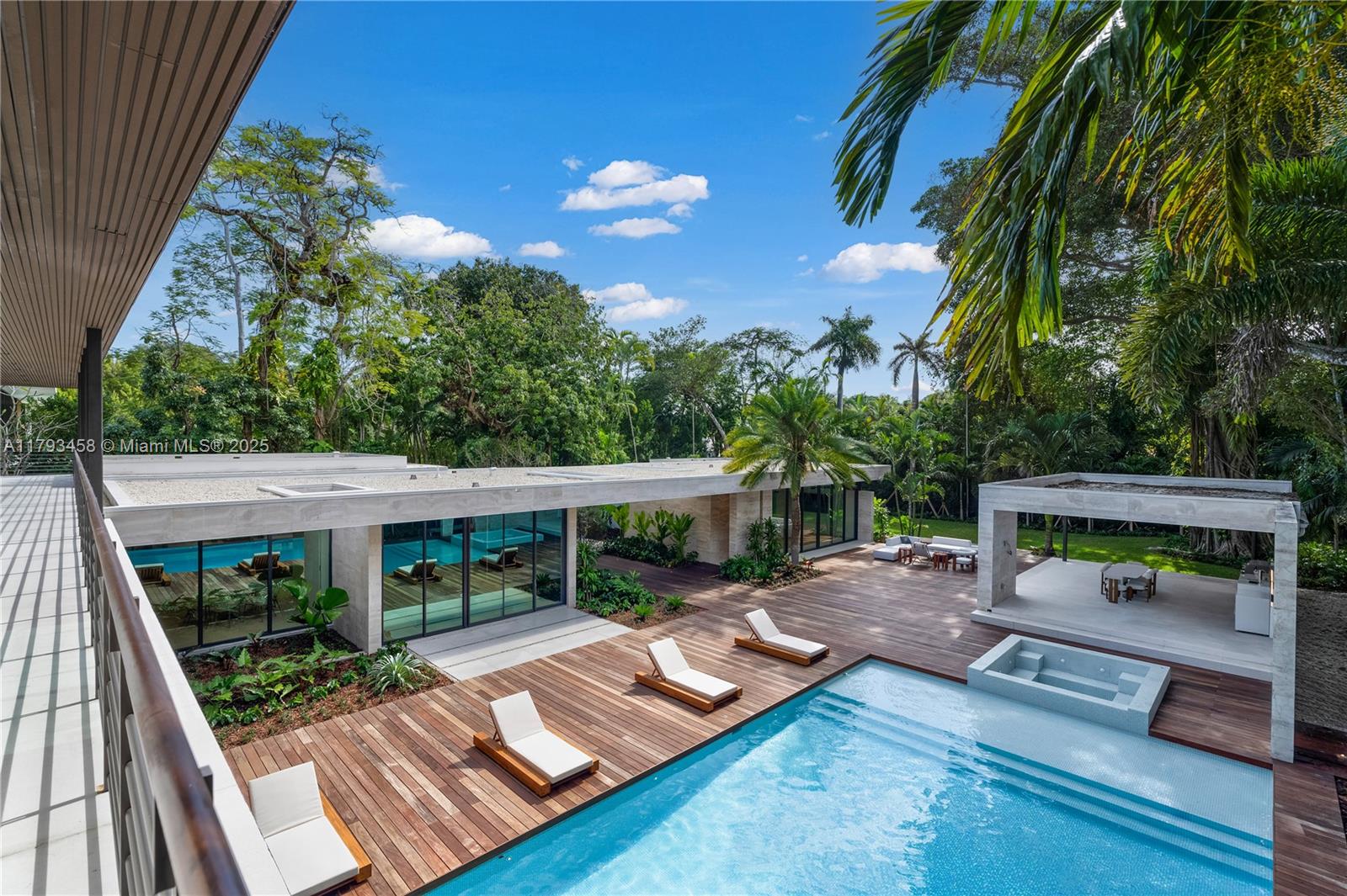 4040 Kiaora St Miami, FL 33133